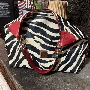 Dooney & Bourke shoulder purse